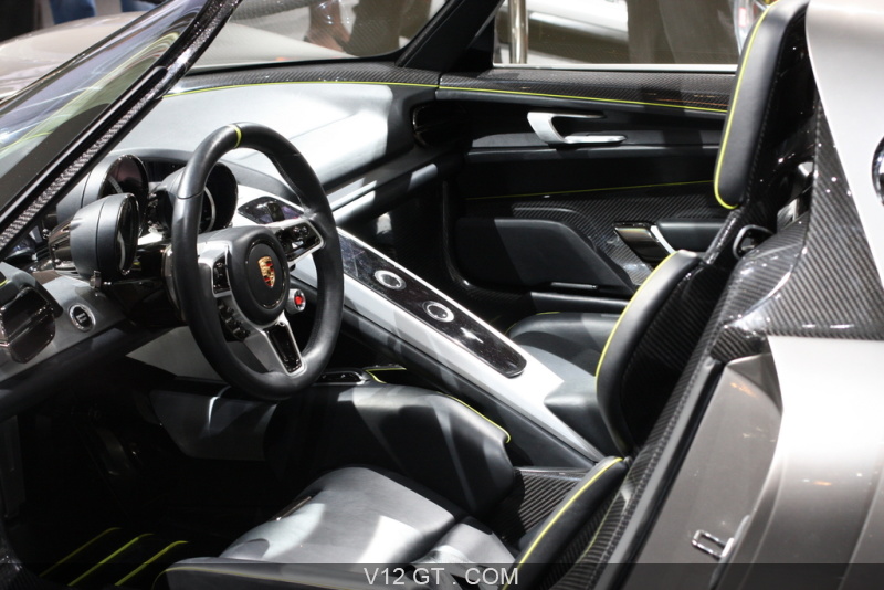 Порше 918 салон