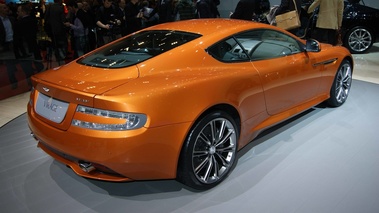 Aston Martin Virage orange 3/4 arrière droit