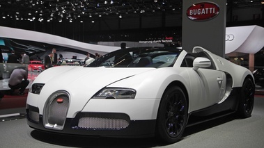 Bugatti Veyron Grand Sport blanc mate/noir 3/4 avant gauche