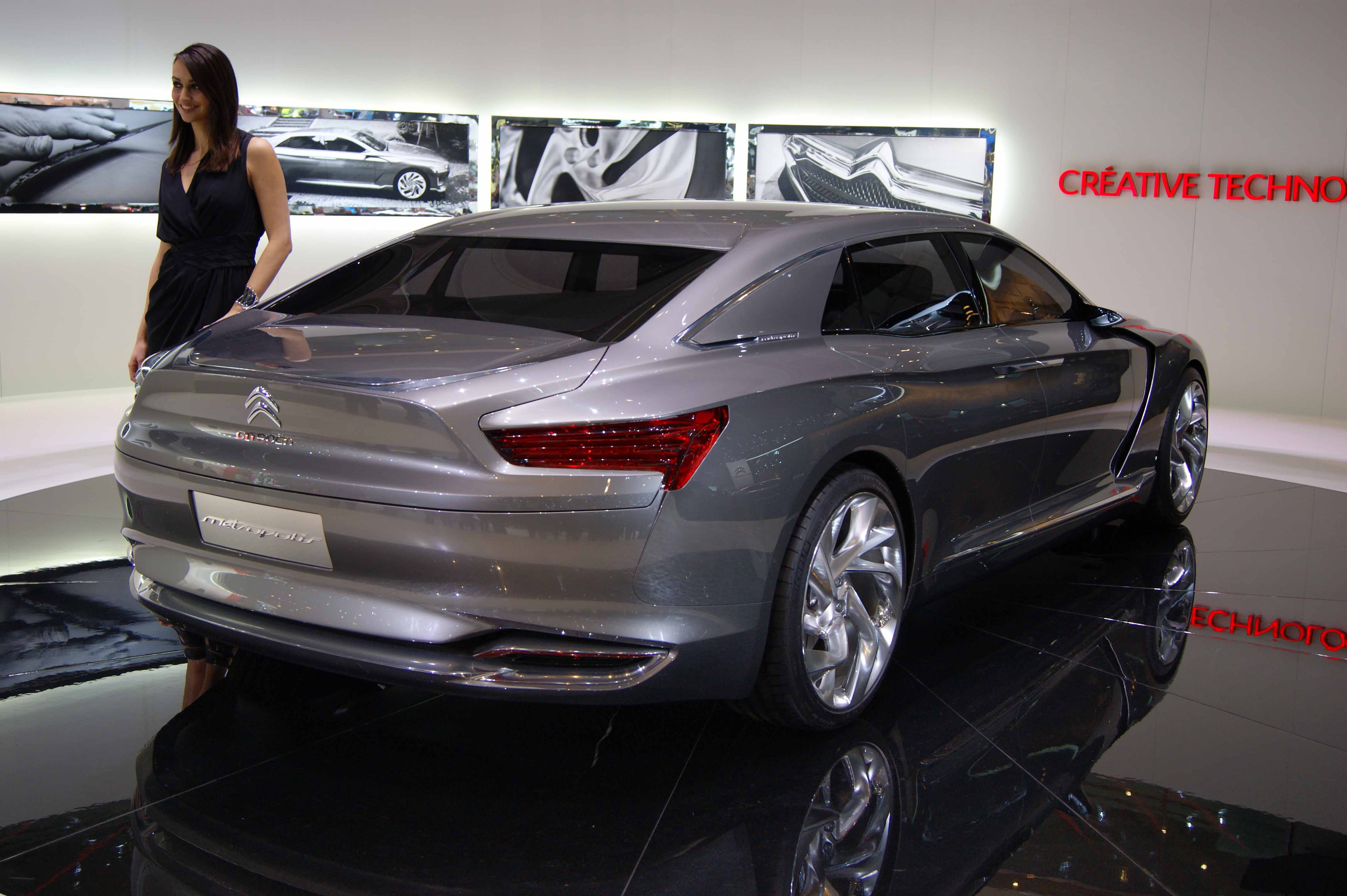 Citroen-Metropolis-concept-3-4-arriere-droit.jpg