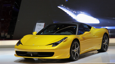 Ferrari 458 Italia jaune/noir mate 3/4 avant gauche 2