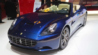 Ferrari California bleu 3/4 avant gauche