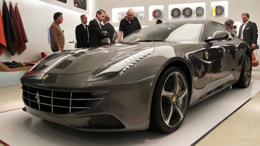 Ferrari FF anthracite 3/4 avant gauche