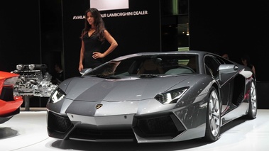 Lamborghini Aventador LP700-4 anthracite 3/4 avant gauche