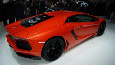 Lamborghini Aventador LP700-4 orange 3/4 arrière droit