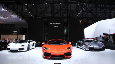 Lamborghini Aventador LP700-4 orange & blanc & anthracite face avant