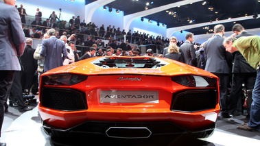 Lamborghini Aventador LP700-4 orange face arrière