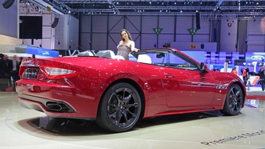 Maserati GranCabrio Sport rouge 3/4 arrière droit