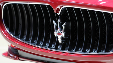 Maserati GranCabrio Sport rouge calandre