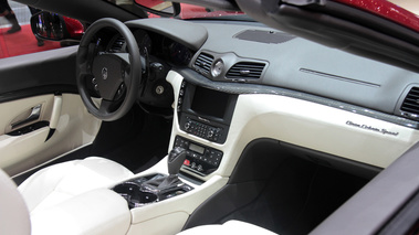 Maserati GranCabrio Sport rouge intérieur