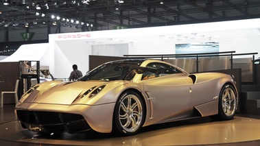 Pagani Huayra beige 3/4 avant gauche