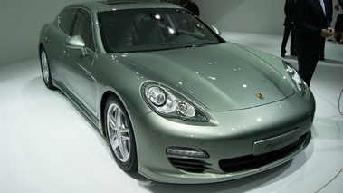 Porsche Panamera S Hybrid vert 3/4 avant droit