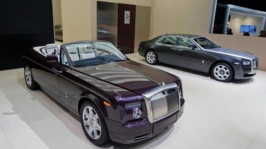 Rolls Royce Phantom Drophead Coupe violet & Ghost anthracite 3/4 avant droit