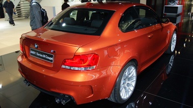 BMW Série 1M orange 3/4 arrière droit