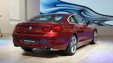BMW Série 6 Coupe rouge 3/4 arrière droit