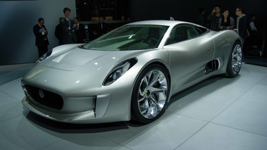 Jaguar C-X75 gris 3/4 avant gauche