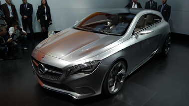 Mercedes Concept A anthracite 3/4 avant gauche