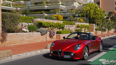 Top Marques Monaco 2010 - Alfa Romeo 8C Competizione Spider rouge 3/4 avant gauche test drive