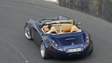 Top Marques Monaco 2010 - Wiesmann MF4 Roadster bleu 3/4 arrière gauche vue de haut test drive