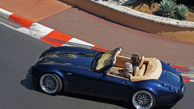 Top Marques Monaco 2010 - Wiesmann MF4 Roadster bleu profil vue de haut test drive