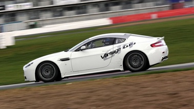 Aston Martin British GT4 Challenge1