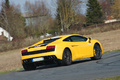 Lamborghini Gallardo LP550-2 Valentino Balboni jaune 3/4 arrière droit penché