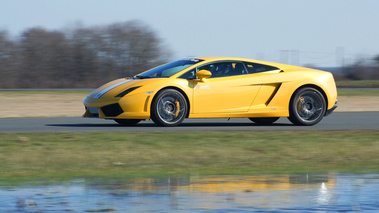 Lamborghini Gallardo LP550-2 Valentino Balboni jaune 3/4 avant gauche filé