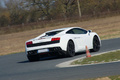 Lamborghini Gallardo LP560-4 blanc 3/4 arrière droit penché