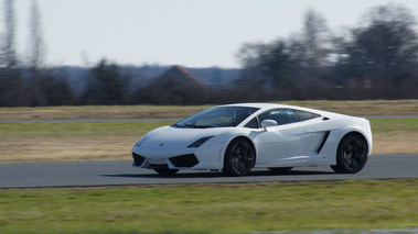 Lamborghini Gallardo LP560-4 blanc 3/4 avant gauche filé