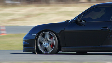 Porsche 997 Turbo noir coupé filé