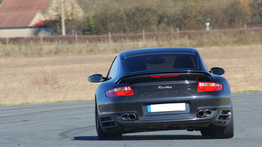 Porsche 997 Turbo noir face arrière