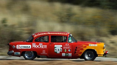 Oldsmobile, rouge+jaune, filé drt