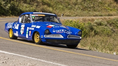 Studebaker bleue, action, 3-4 avt gch