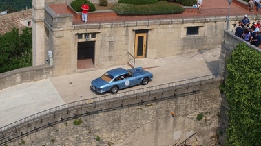 Ferrari 250, bleu ciel, action plongée