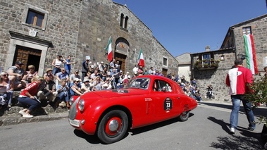 Fiat 508 CS MM, rouge, action foule, 3-4avg