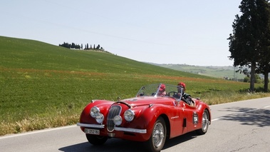 Jaguar XK120, rouge, action 3-4 avd