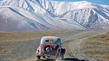 BMW 321 Coupe 1938 , bordeau+blanche, face ar