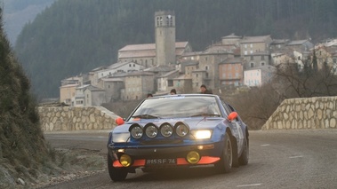 Alpine A310, bleue, action 3-4 avg