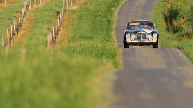 Aston Martin DB2, grise, action face, campagne