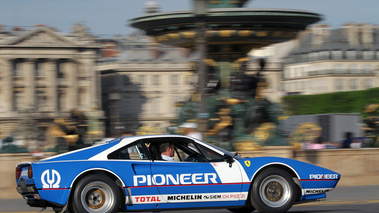 Ferrari 308 GTB, Pioneer, filé ville, profil drt