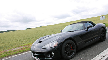 Dodge Viper SRT-10 noir 3/4 avant gauche penché