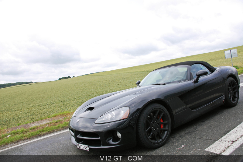 Dodge viper v12