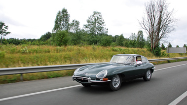 Jaguar Type E vert 3/4 avant gauche travelling