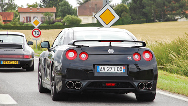 Nissan GTR noir 3/4 arrière gauche