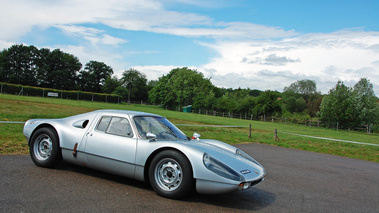 Porsche 904 GTS gris 3/4 avant droit penché