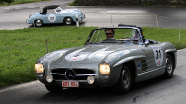 Gstaad Classic 2009 Mercedes SL Grise décapotable