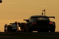 24h du Mans 2011 course Audi et Porsche arrière crépuscule