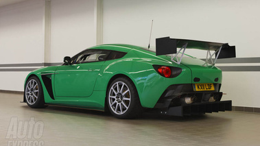 Aston Martin V12 Zagato compétition garage 3/4 arrière