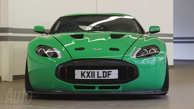 Aston Martin V12 Zagato compétition garage face avant