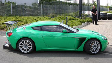 Aston Martin V12 Zagato compétition Nurburgring profil